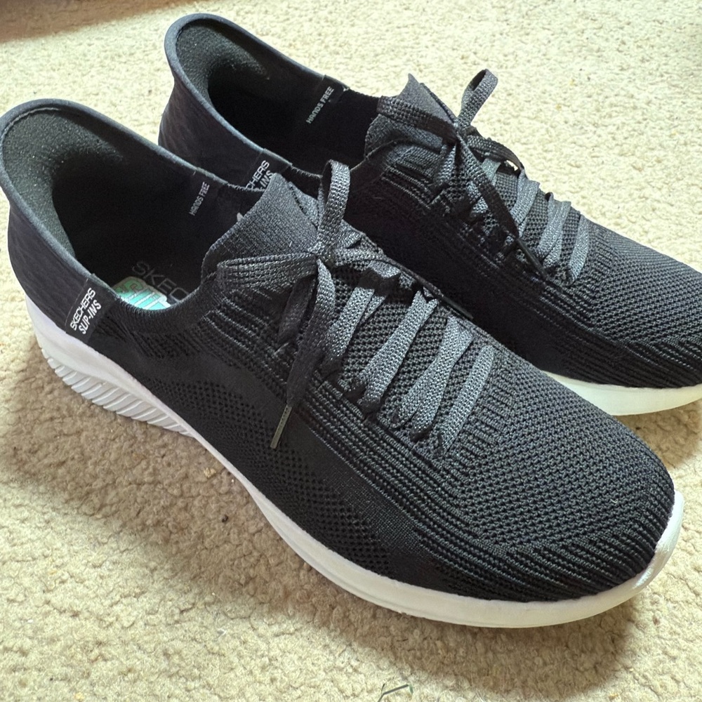 Skechers Black Sneakers Lightweight Breathable Design Slip In Brand New